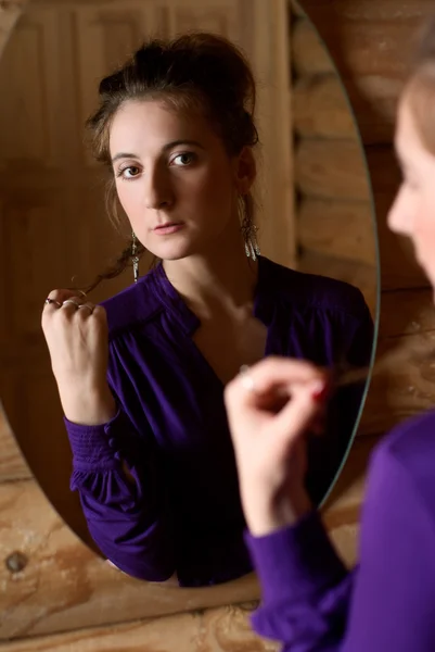 Woman in front of a mirror. — Stock Photo, Image