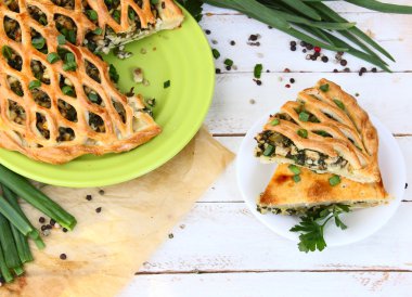 soğan ve yumurta ile ev yapımı pasta