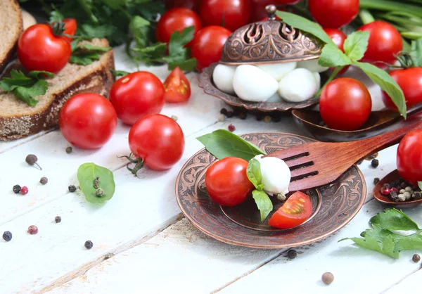 Tomates cerises fraîches et mozzarella — Photo