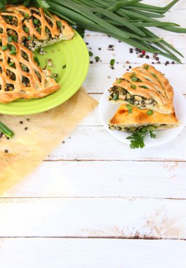 soğan ve yumurta ile ev yapımı pasta