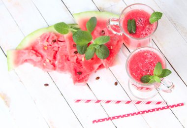 Naneli taze karpuz suyu.