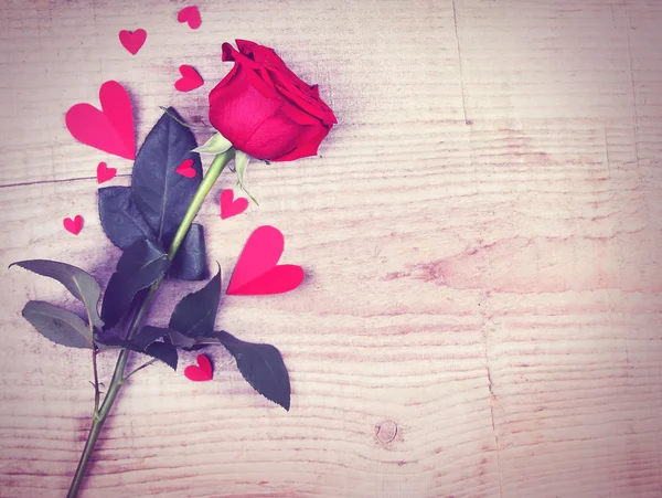 Κόκκινο τριαντάφυλλο και καρδιά — Φωτογραφία Αρχείου