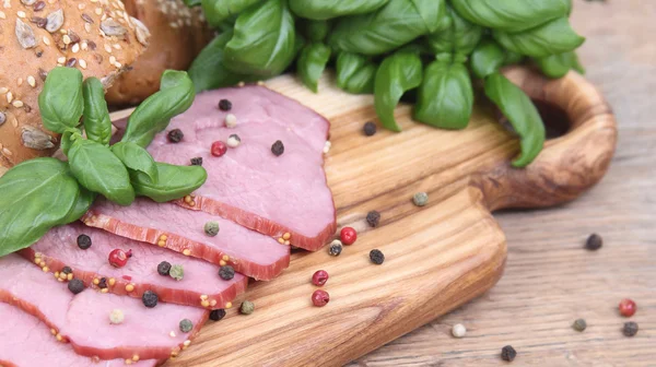 Schweinefilet mit Kräutern — Stockfoto