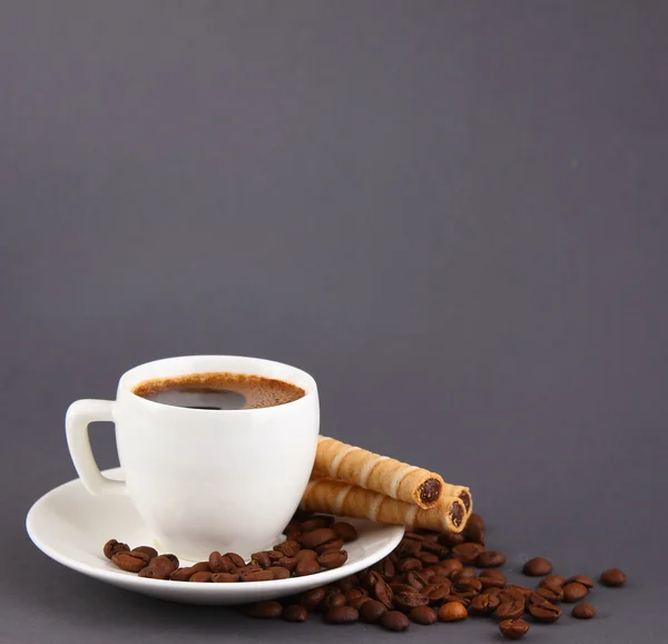 Kahve ve gofret rulo — Stok fotoğraf