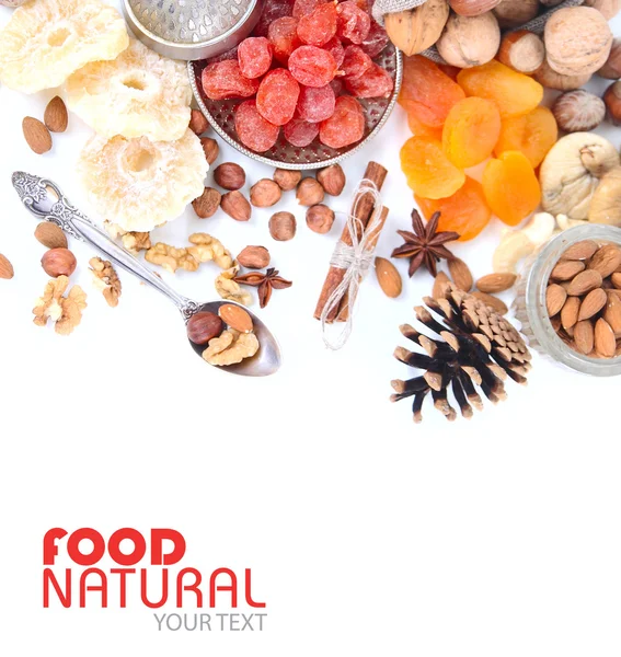 Ceviz ve kurutulmuş meyve.