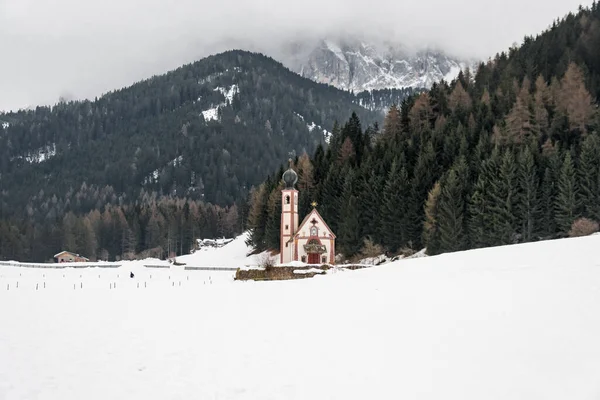 Церковь Святого Иоанна Валь Фунес Доломит Снежную Зиму — стоковое фото