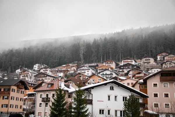 Όμορφη Χιονισμένη Πόλη Στο Δολομίτη Που Ονομάζεται Urtijei Ortisei — Φωτογραφία Αρχείου