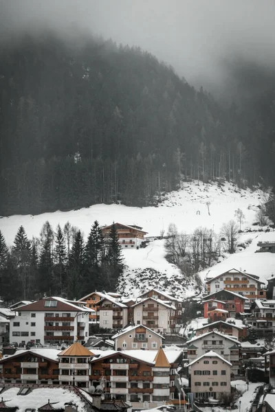Όμορφη Χιονισμένη Πόλη Στο Δολομίτη Που Ονομάζεται Urtijei Ortisei — Φωτογραφία Αρχείου