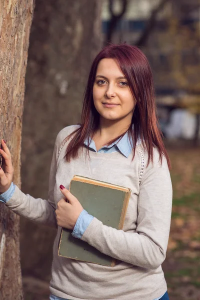 University girl in park reading a book — Stock Photo, Image