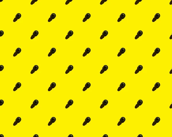 Chess piece pattern on yellow background — Stock Photo, Image