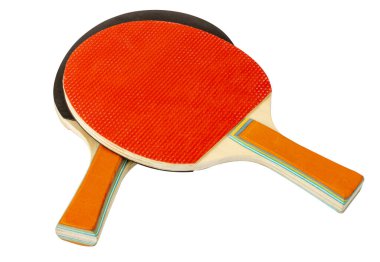 İki ping pong raketi. Tahta raketler. Yüksek görüş açısı. Beyazı izole et.