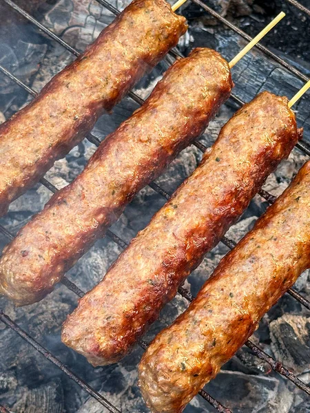 Izgara kebap, şiş kebap, açık ateşte ızgara. Yaratıcı ve ticari kullanım için ideal