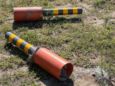 Asfalttan çıkarılan hasarlı yol yünleri. Çeşitli yaratıcı ihtiyaçlar için uygun