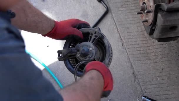 Remplacement de ventilateur de voiture hybride de l'arrière de la voiture — Video