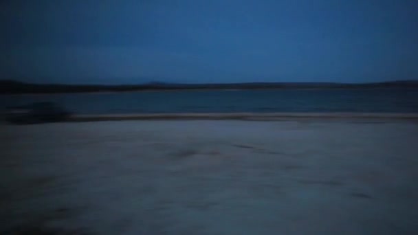 Захід сонця на річці — стокове відео