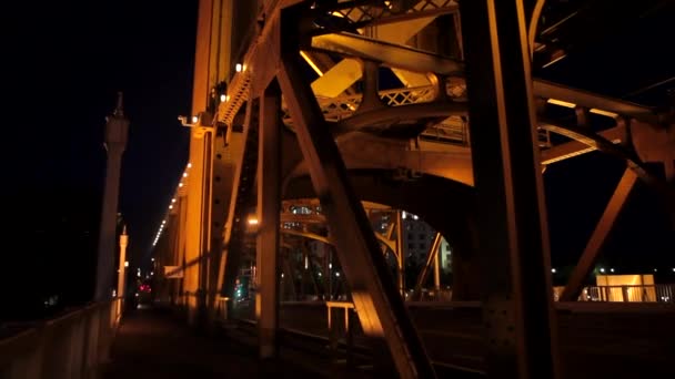 Tower bridge Sacramento-ban, az éjszaka — Stock videók
