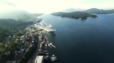 Alaska şehir helikopter görünümü