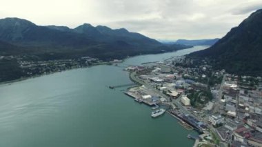 Alaska şehir helikopter görünümü