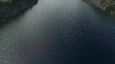 Alaska'da büyük nehir