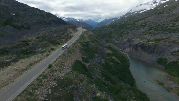 Rio de montanha no Alasca — Vídeo de Stock