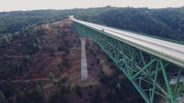 A beautiful arial view of a bridge — Stock Video