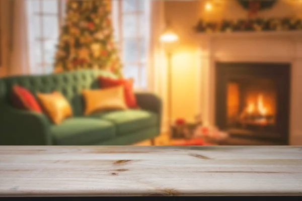 Bokeh Noel ağacı arkaplanlı ahşap masa üstü ürünlerinizi görüntülemek veya montajlamak için kullanılabilir.