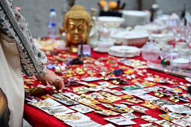 Bit pazarında iş arayan biri.