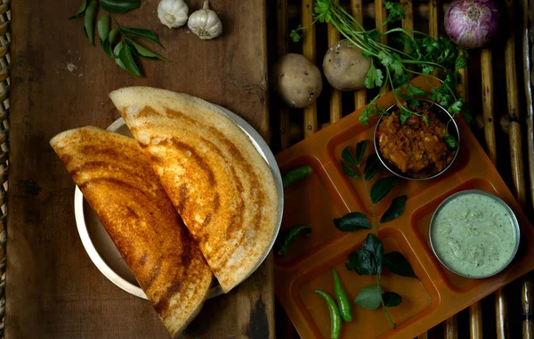 Hausgemachte Köstliche Und Leckere Dosa Mit Selektivem Fokus Und Beleuchtung — Stockfoto