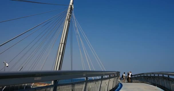 Rallentatore Ponte Del Mare Pescara Italia Con Alcune Persone Che Clip Video