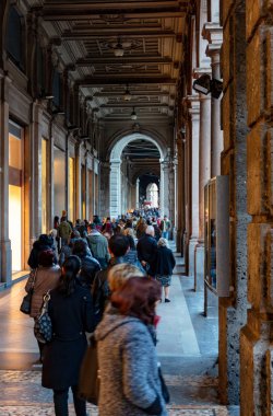 Piazza Maggiore yakınlarındaki Bologna şehir merkezinin tipik bir porticosu Unesco mirası ilan etti.