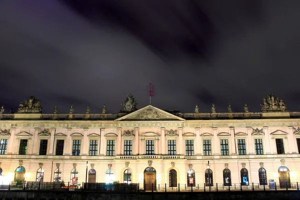 Zeughaus (eski Arsenal) Berlin gece