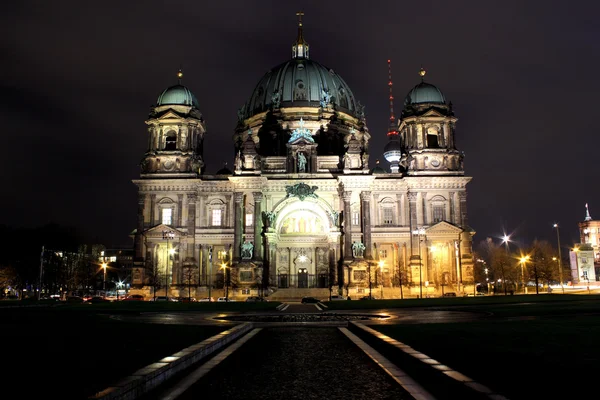 Berliner Dom вночі — стокове фото