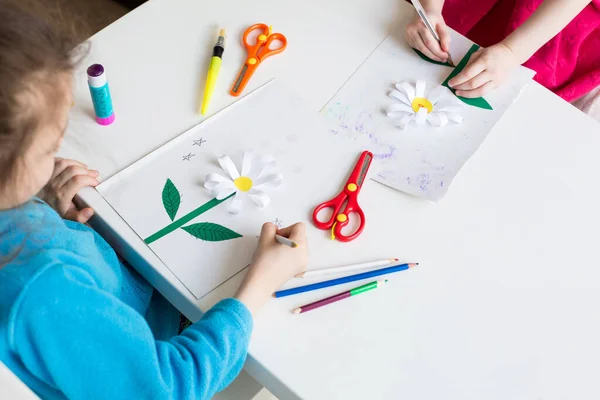 Домашние Занятия Детьми Бумажный Цветок Бумаги Белый Фон Стола — стоковое фото