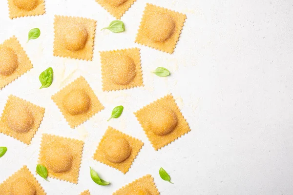 Zelf Gemaakte Ravioli Witte Tafel — Stockfoto