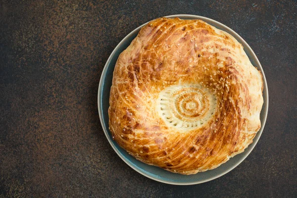 Tandoor (tandir) fırınından Asya ekmeği.