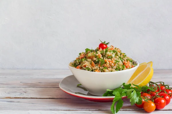 Salată Tabu Sau Tabbouleh Bulgur Roșii Var Mentă Pătrunjel — Fotografie, imagine de stoc