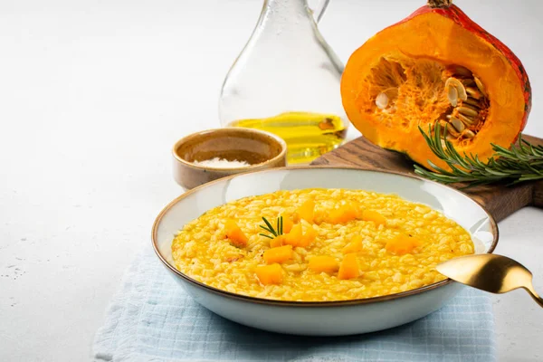 Pumpkin Risotto White Table Close Raw Pumpkin Background Copy Space — Stock Photo, Image