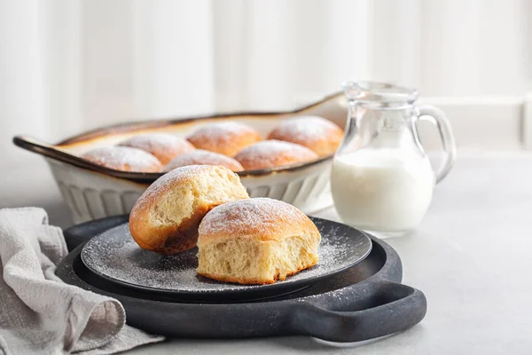 Colazione Con Panini Dolci Velo Con Zucchero Jaguar Latte Concentrazione — Foto Stock