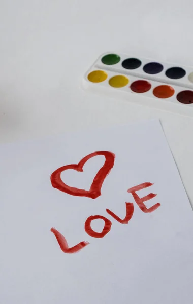 Sevgililer gününde çizim yapmak. Kalp boyası. Bu bir boya. Sevgililer Günü 14 Şubat