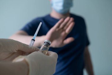 Hasta aşıyı, aşıyı koymayı kabul etmiyor. Aşıya karşı mücadele