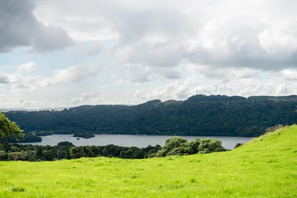 Windermere lake im englischen Lake District Nationalpark, cumbria — Stockfoto