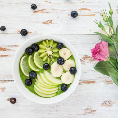 Yay Sağlıklı Yeşil Smoothie