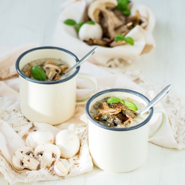 Mantar kremalı çorba.