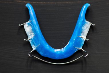 Diş mavi çıkarılabilir parantez veya hizmetli dişler için