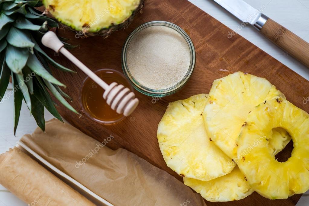 Ingredients for Homemade Honeyglazed Pineapple Tarts — Stock Photo