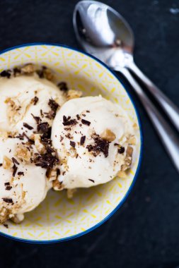 Ev yapımı vanilyalı dondurma 