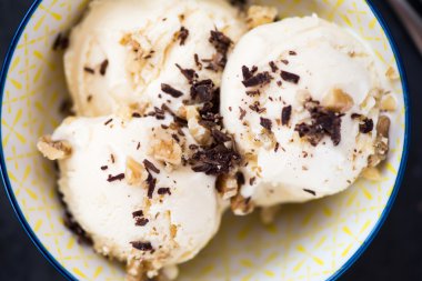 Ev yapımı vanilyalı dondurma 