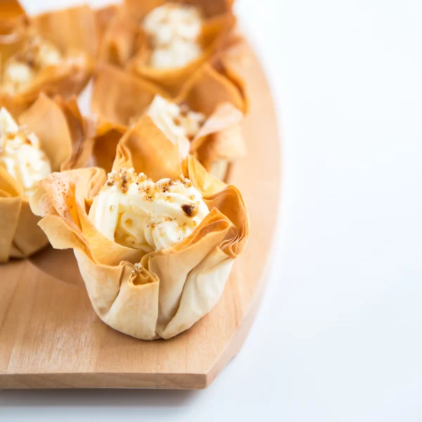 Mascarpone Krem ile Ev Yapımı Filo Pasta Sepetleri — Stok fotoğraf