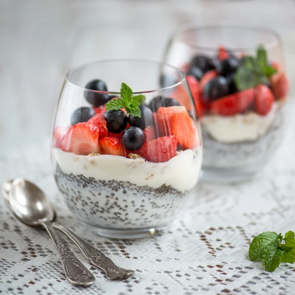 Chia seeds in yogurt with granola, yogurt and strawberries, blue — Stock Photo, Image