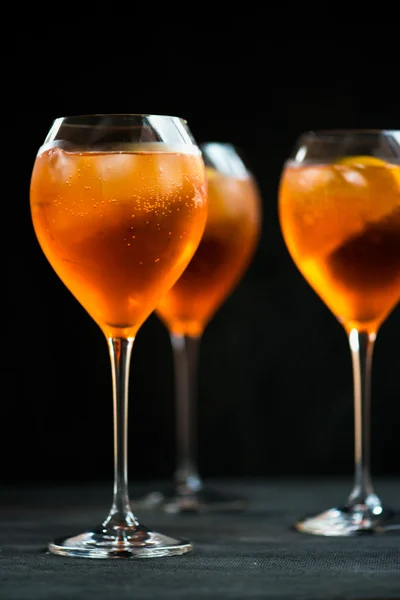 Letní osvěžující aperitiv Drink Aperol Spritz — Stock fotografie